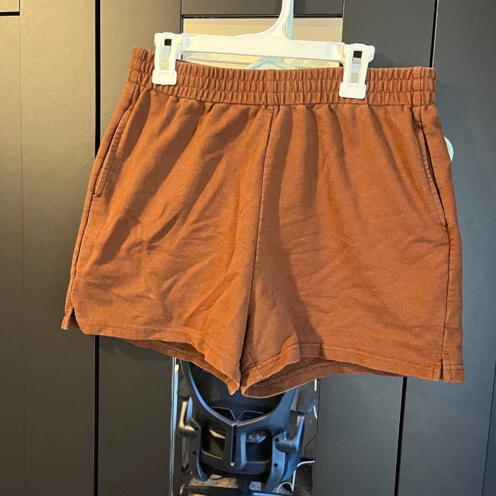Medium Automet brown sweatpant shorts.